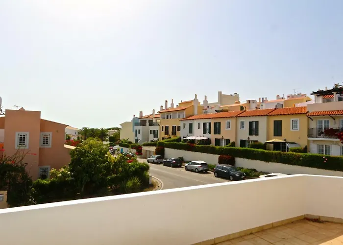 Amelia 156 - Clever Details